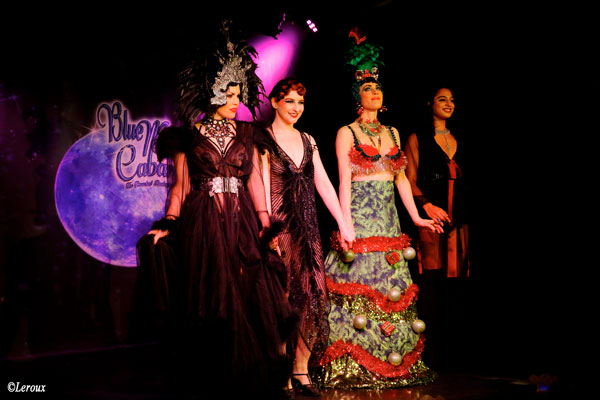 curtain call with Xarah von den Vielenregen, Colette Collerette, Mama Ulita and Afrodisia performing at the Blue Moon Cabaret - The Decadent Burlesque Soiree by Boudoir Noir Production, Finest Vintage Entertainment!